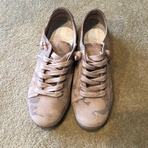 Dolce Vita pink Camo sneakers